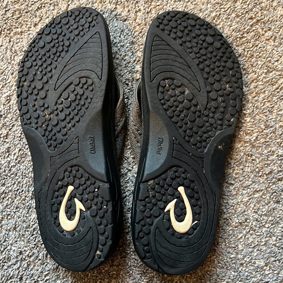 Size 10 Men’s Olukai sandals. - Picture 2 of 3